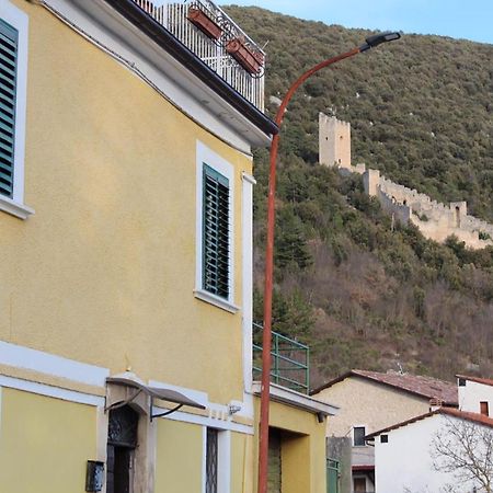 Villa A Due Passi Dal Castello San Pio delle Camere Exterior foto